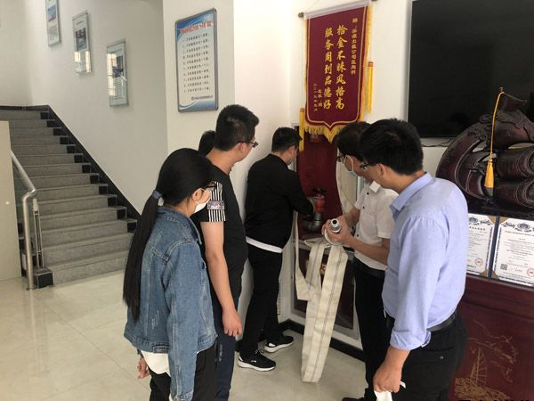 泓源新能源公司、出租車公司聯(lián)合開展消防安全演練(圖2)