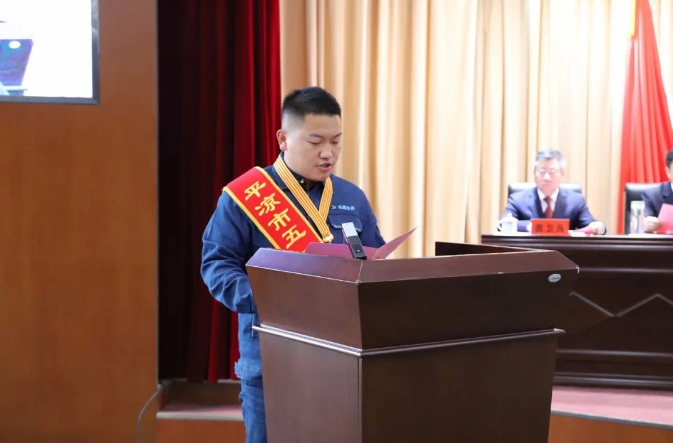 喜報(bào)！市產(chǎn)投集團(tuán)員工楊李榮獲2022年平?jīng)鍪形逡粍趧?dòng)獎(jiǎng)?wù)?圖2)